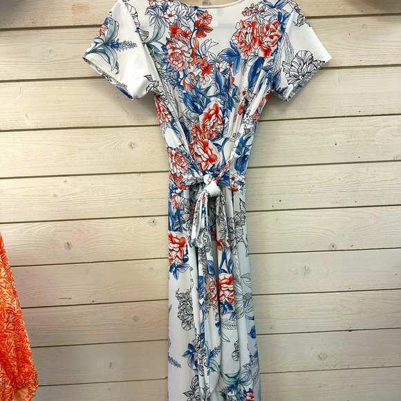 Floral V-Neck Dress - White and Red - Picture 4 of 5